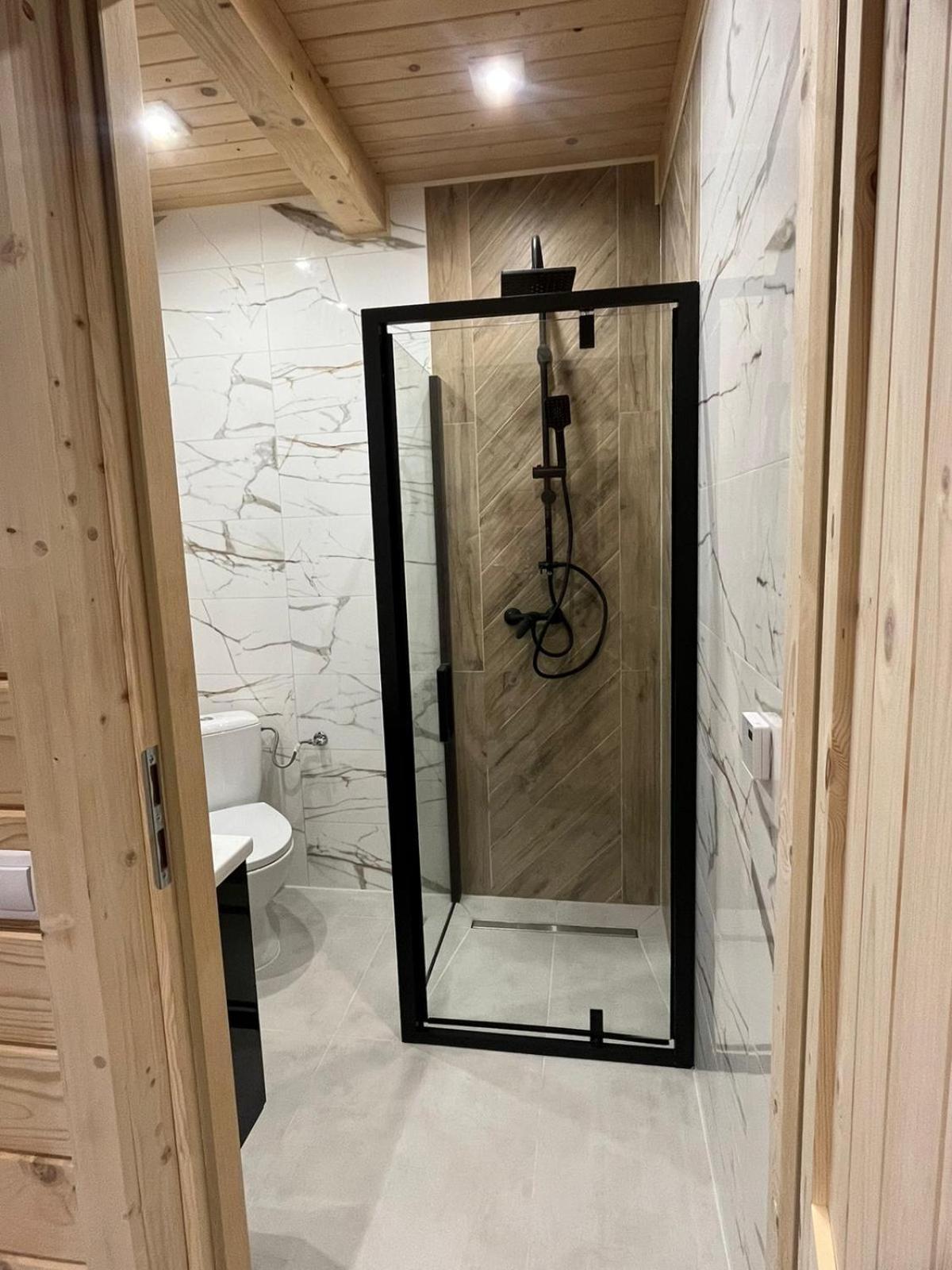 Zymbiansko 2 Z Jacuzzi Chalet